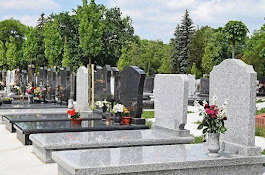 Nettoyage de sépulture avec produit